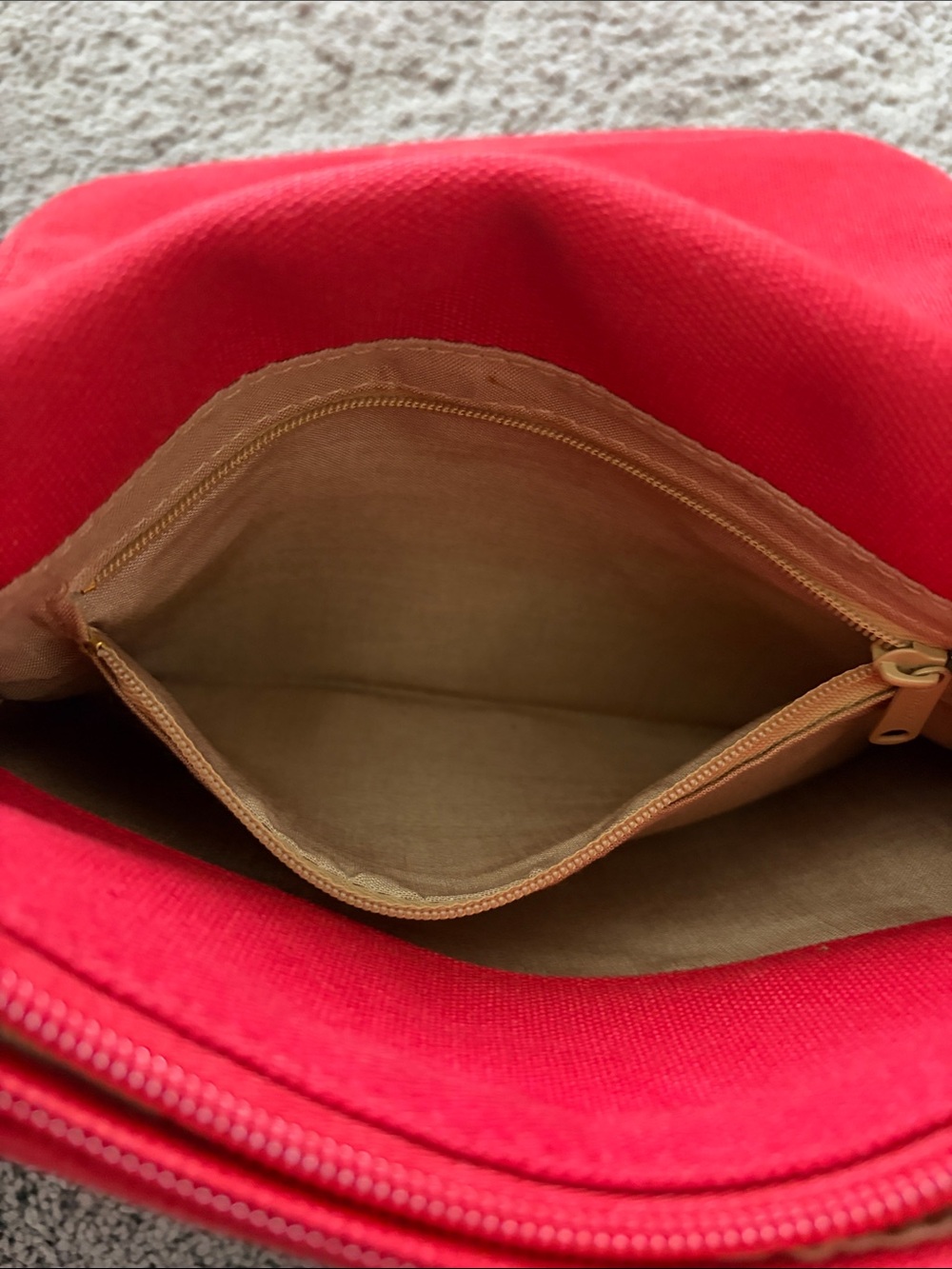 Red Canvas Crossbody Bag with Beige Strap - Picture 6 of 11